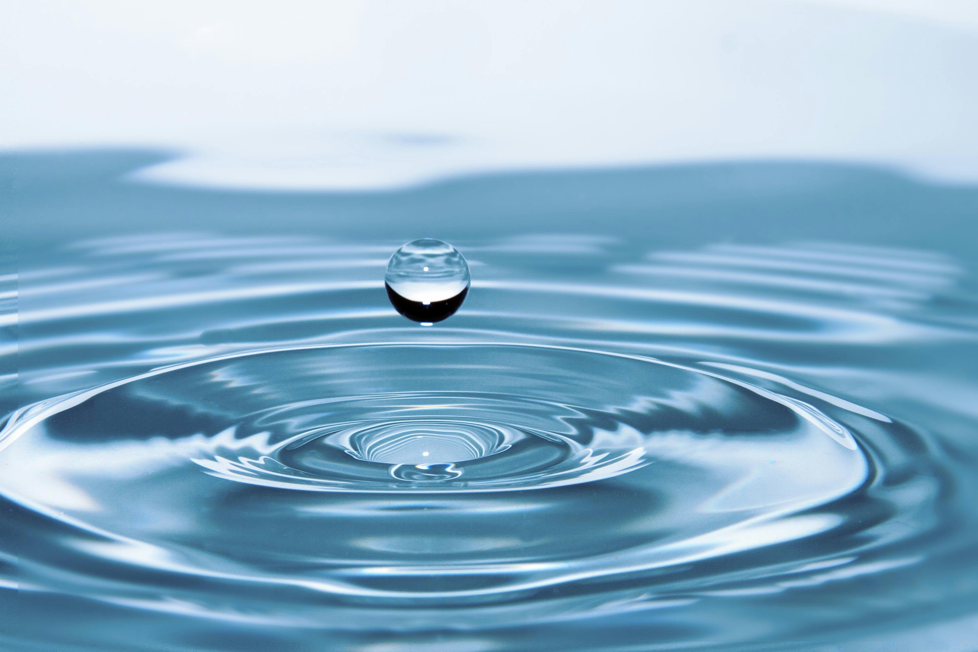 Eau déminéralise pour parfum