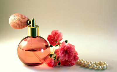 Artisanat et Design : La Poire Pulvérisatrice de Parfum Comme Objet d'Art